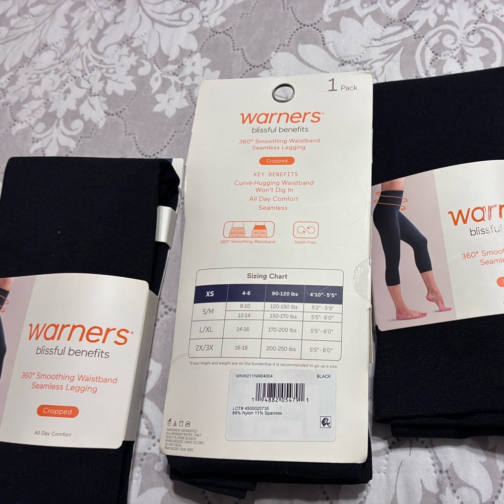 4 pair Warner's Black Seamless Cropped Leggings